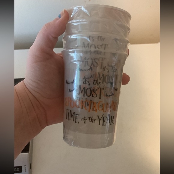 Halloween Glow In The Dark Plastic Cups - Picture 1 of 4